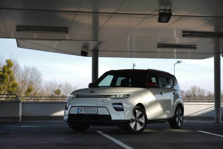 Der neue KIA eSOUL | e Soul weiss rot vo 05