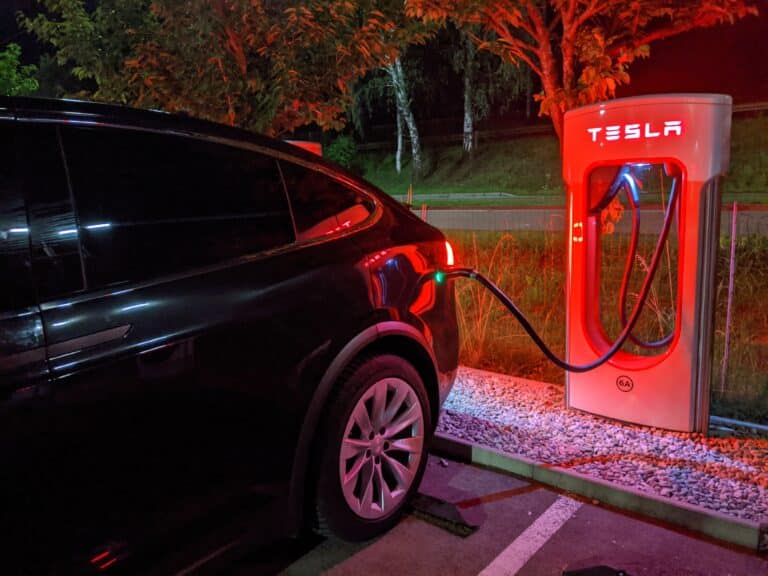 Tesla Laden