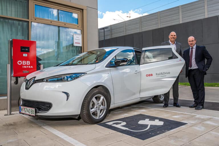 Im Renault ZOE der ÖBB emissionsfrei vom Bahnhof zum Wunschort | DSC Neu20FZG20Übergabe204