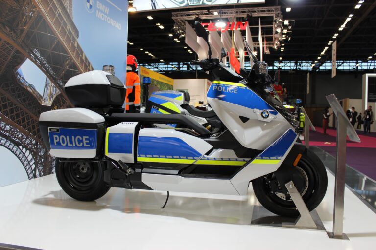 Der neue BMW CE 04 in der Polizeiversion | P90441192 highRes bmw motorrad at mili min