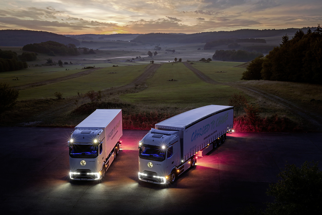 Mercedes-Benz Trucks feiert Weltpremiere des batterieelektrischen Fernverkehrs-Lkw eActros 600 | 23DT151 300