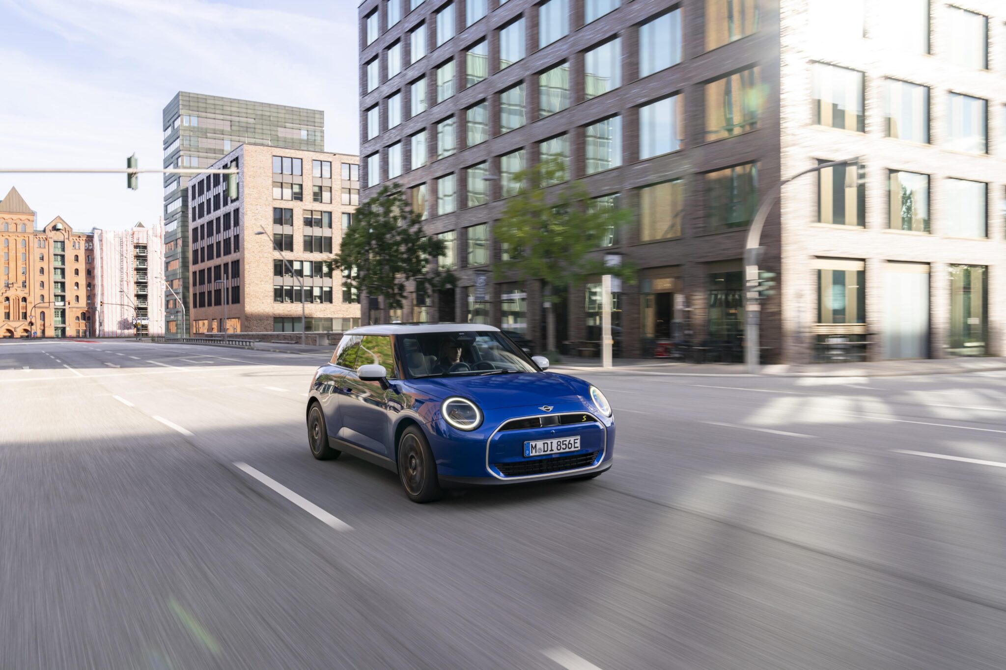 Der vollelektrische MINI Cooper SE | P90527251 highRes mini cooper se 10 20 min scaled