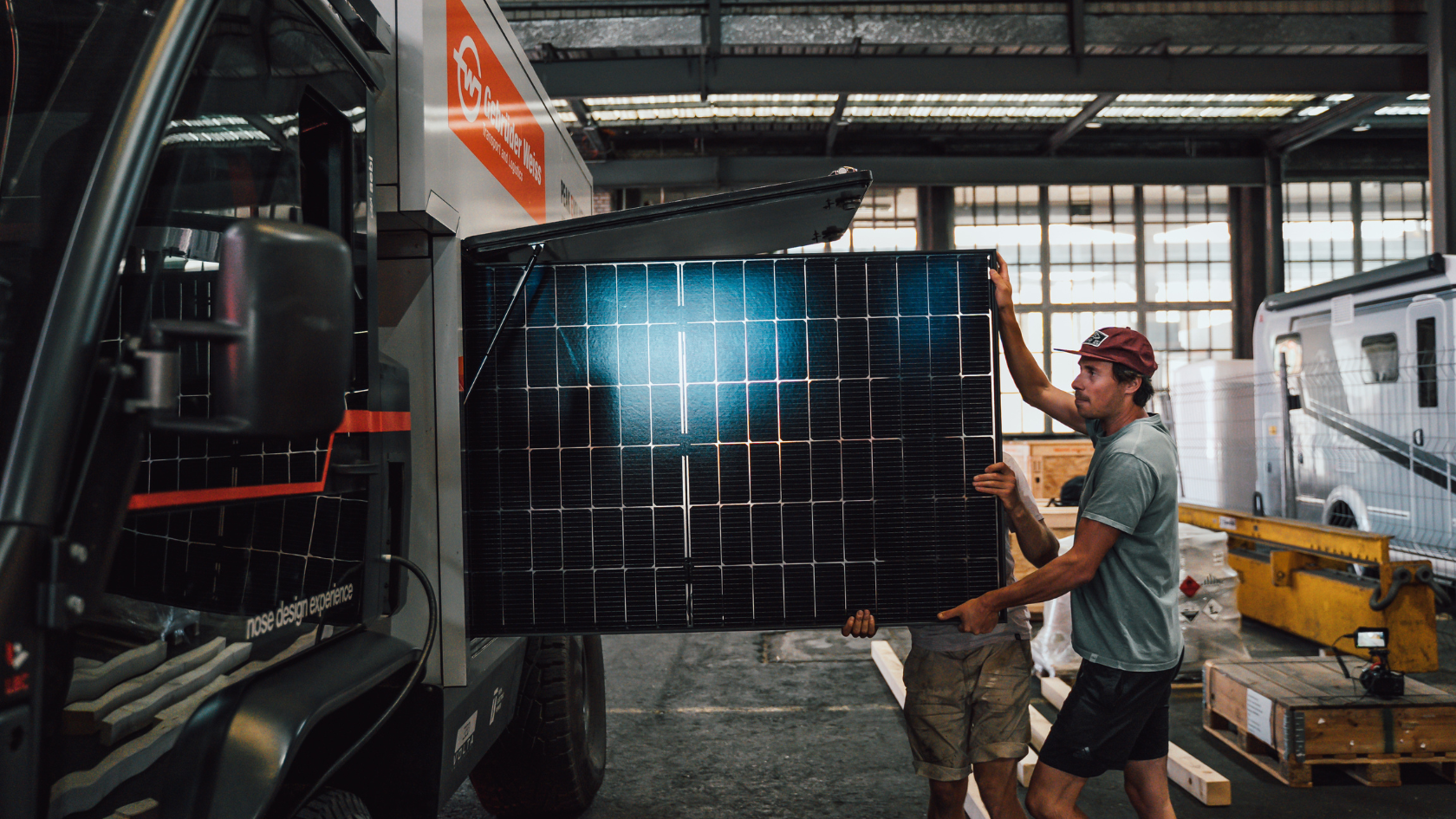 Gebrüder Weiss schickt Solar-Lkw auf den höchsten Vulkan der Erde | solarmodules