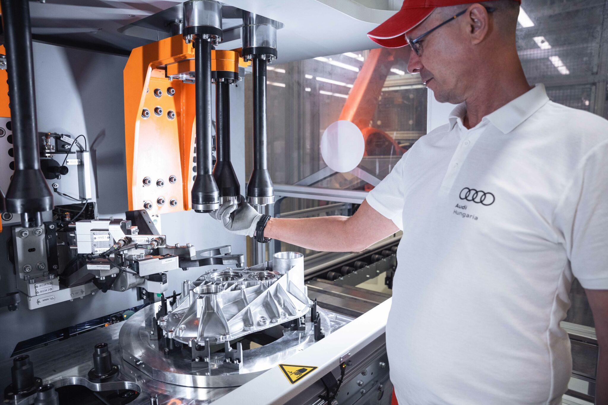Audi startet Produktion von Elektromotoren für die PPE in Győr | 03 PPE Motorenproduktion startet min scaled