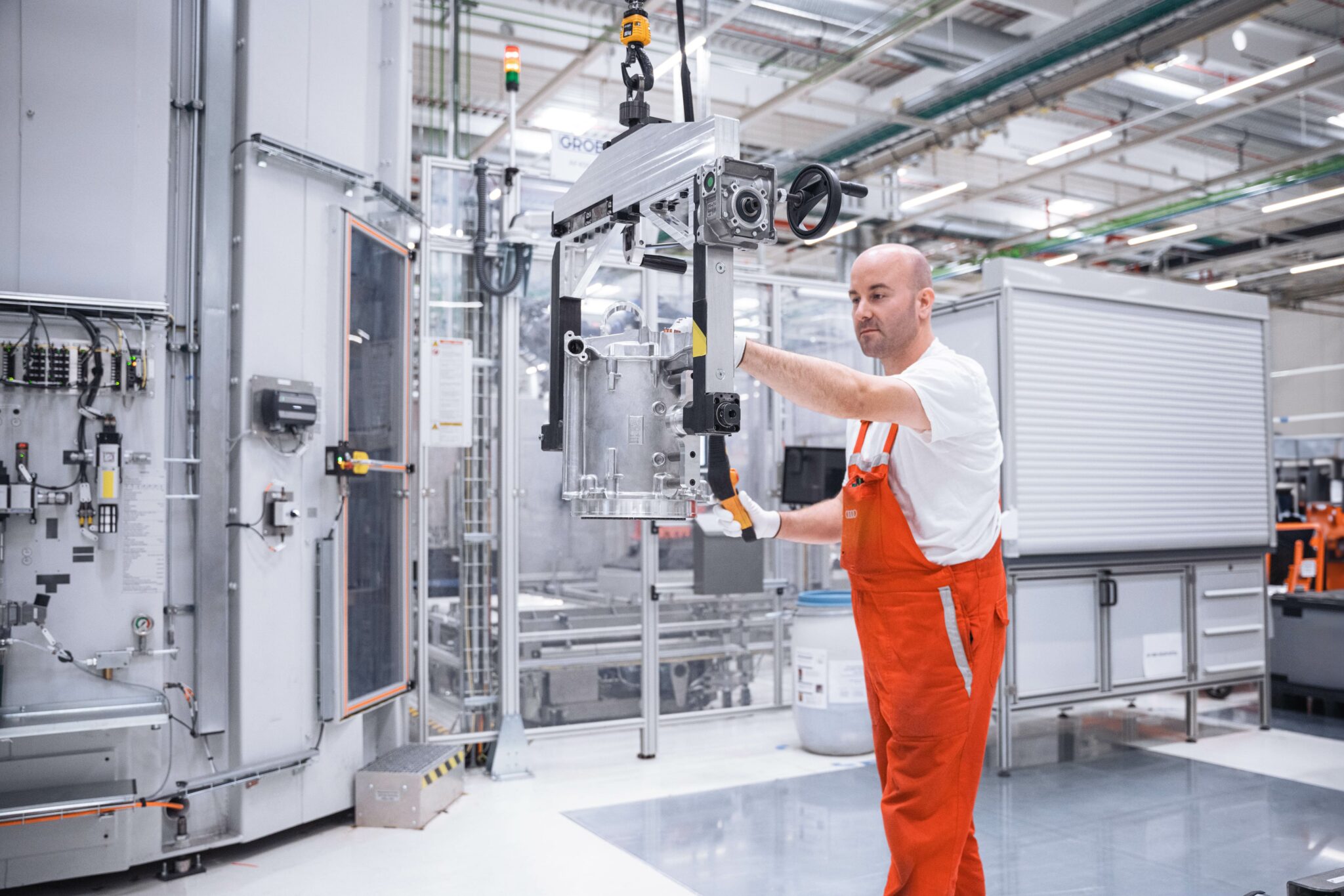 Audi startet Produktion von Elektromotoren für die PPE in Győr | 07 PPE Motorenproduktion startet min scaled