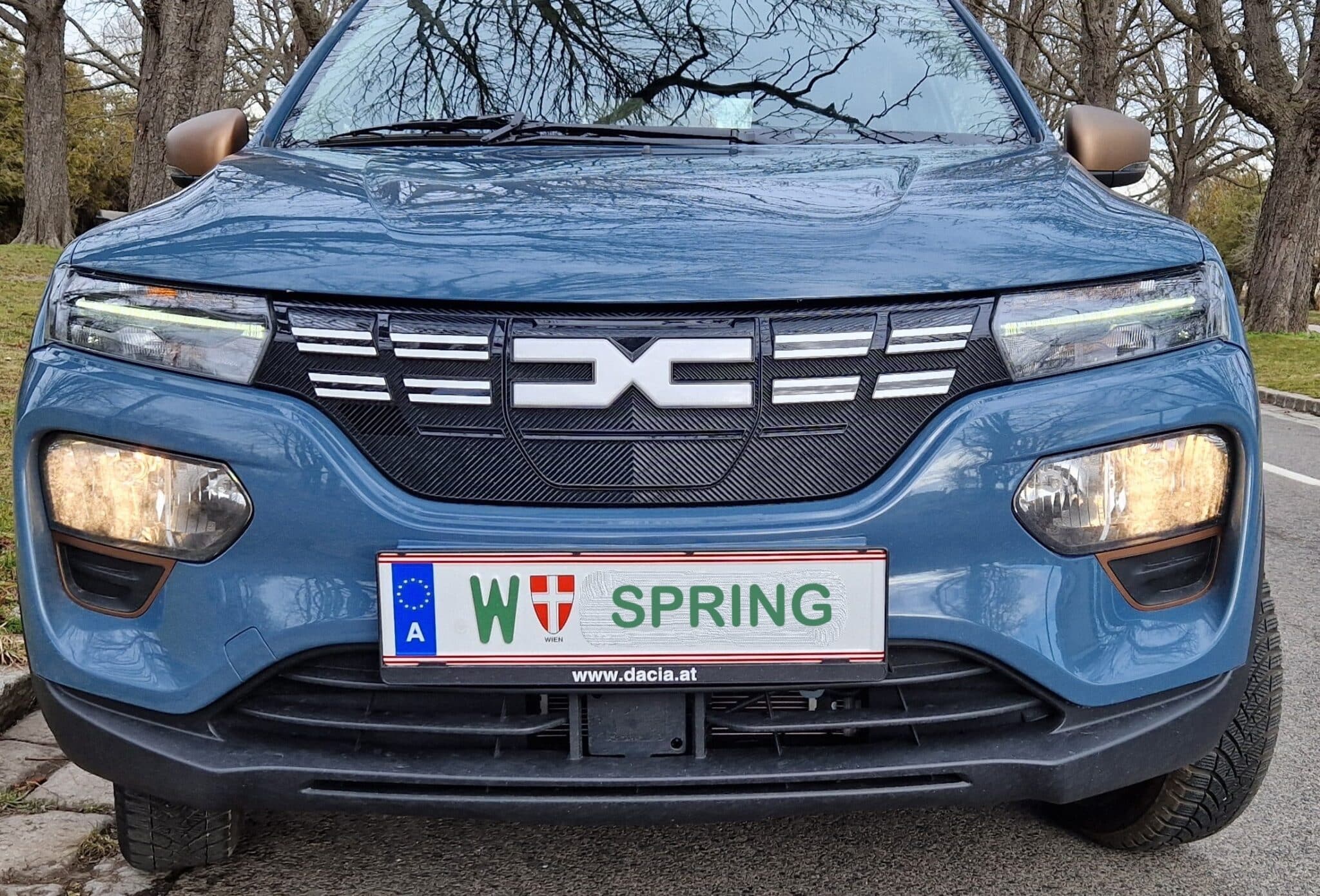 Dacia Spring – nur Auto sonst nix | 20240204 114122 Vorne min scaled