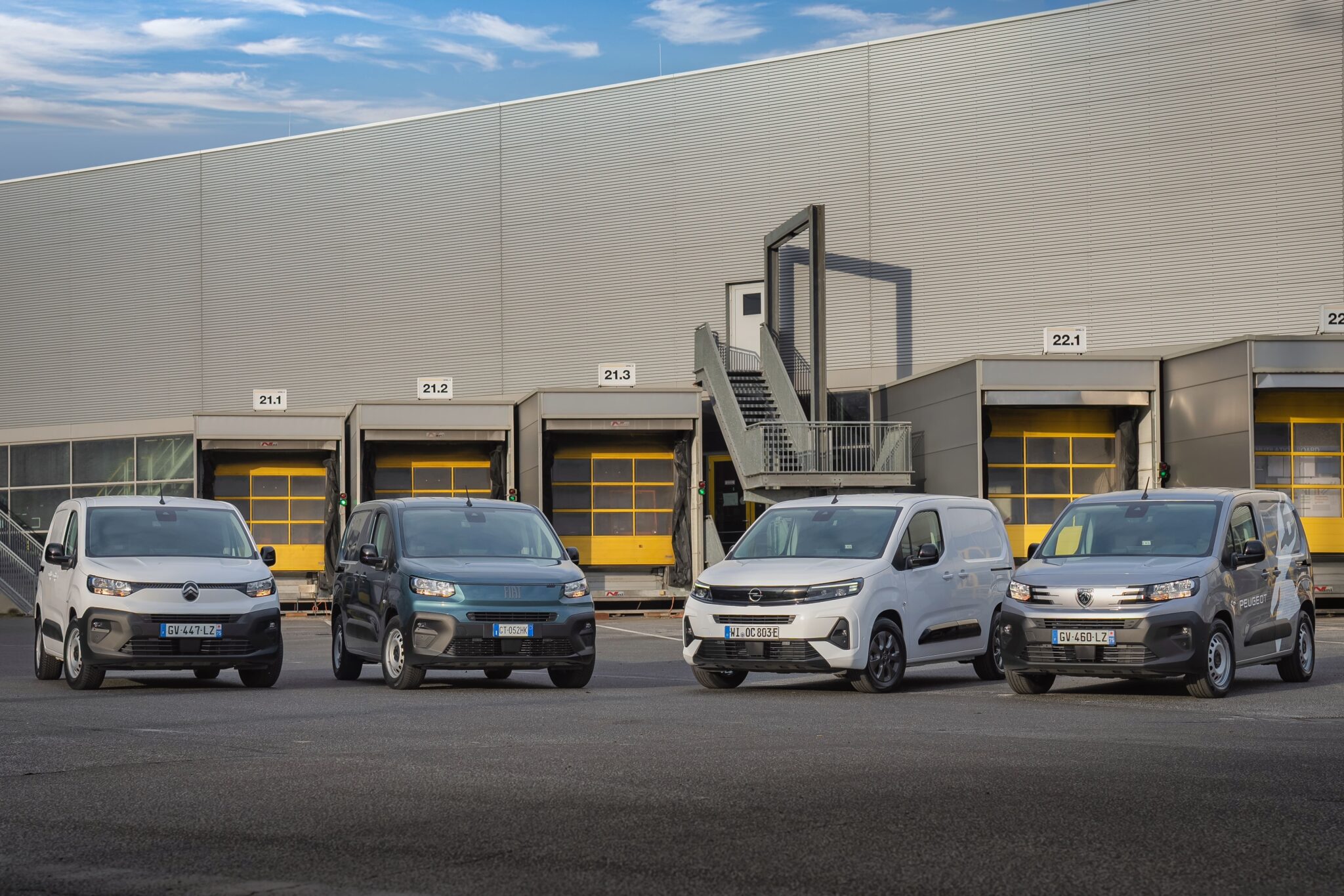Die neuen Stellantis Pro One Transporter im Praxistest auf den Straßen | StellantisProOne CompactVans min scaled Die neuen Stellantis Pro One Transporter im Praxistest auf den Straßen | StellantisProOne CompactVans min scaled