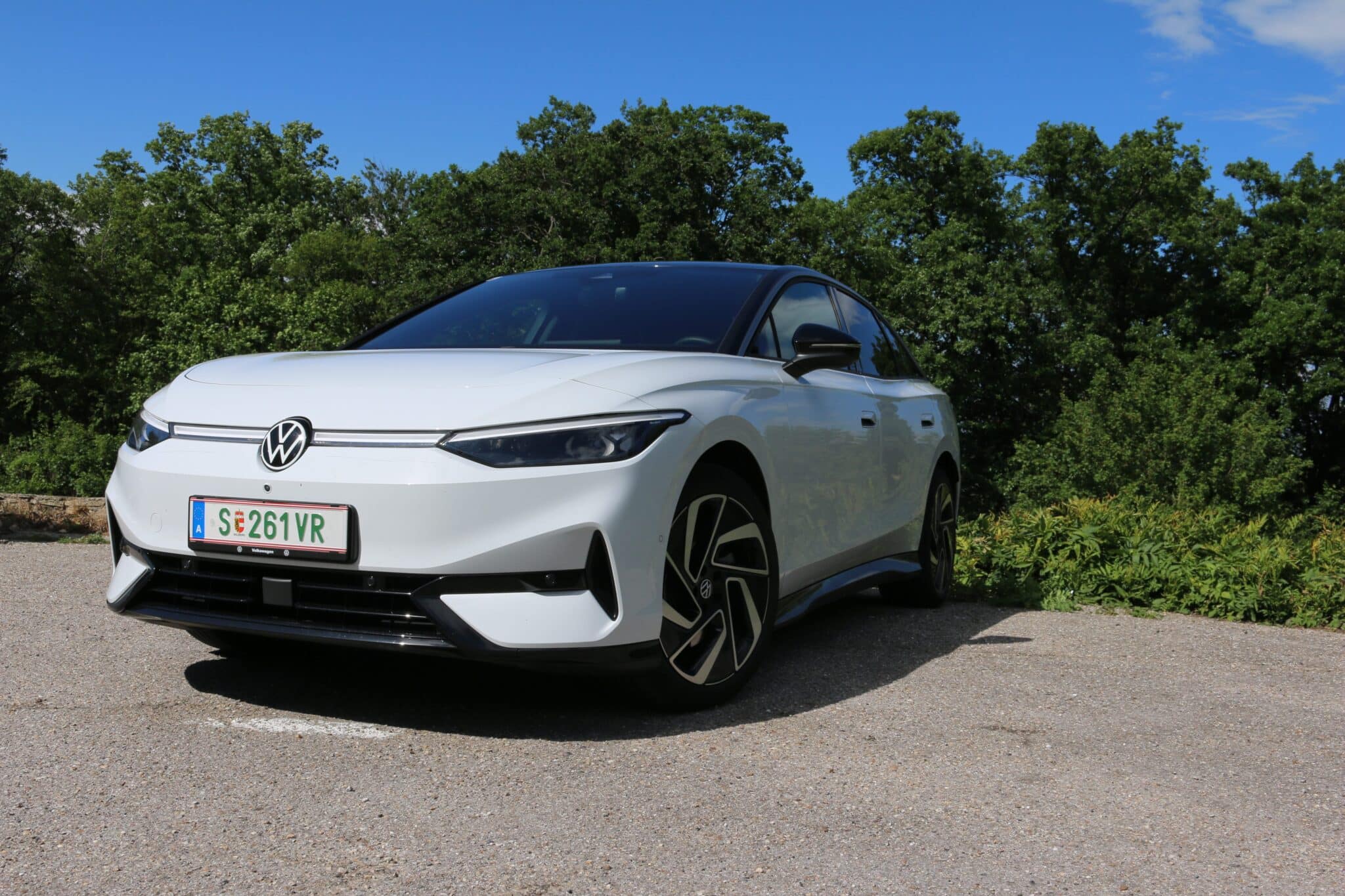 Praxistest ID.7: Neues Modell, neue Maßstäbe der Elektromobilität | ID.7 Front min scaled