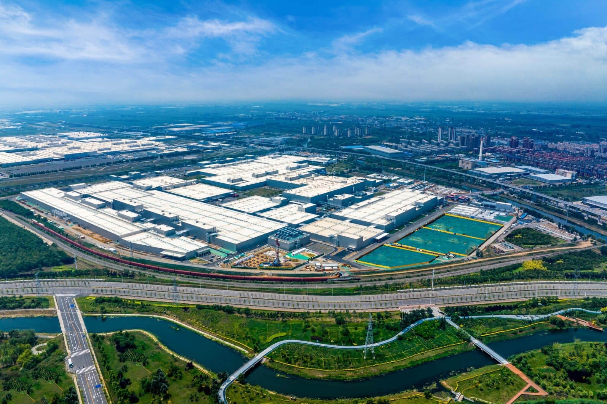 Think global – act local for local: Hier baut die BMW Group die Hochvoltbatterien der nächsten Generation | P90562818 lowRes shenyang china the s scaled