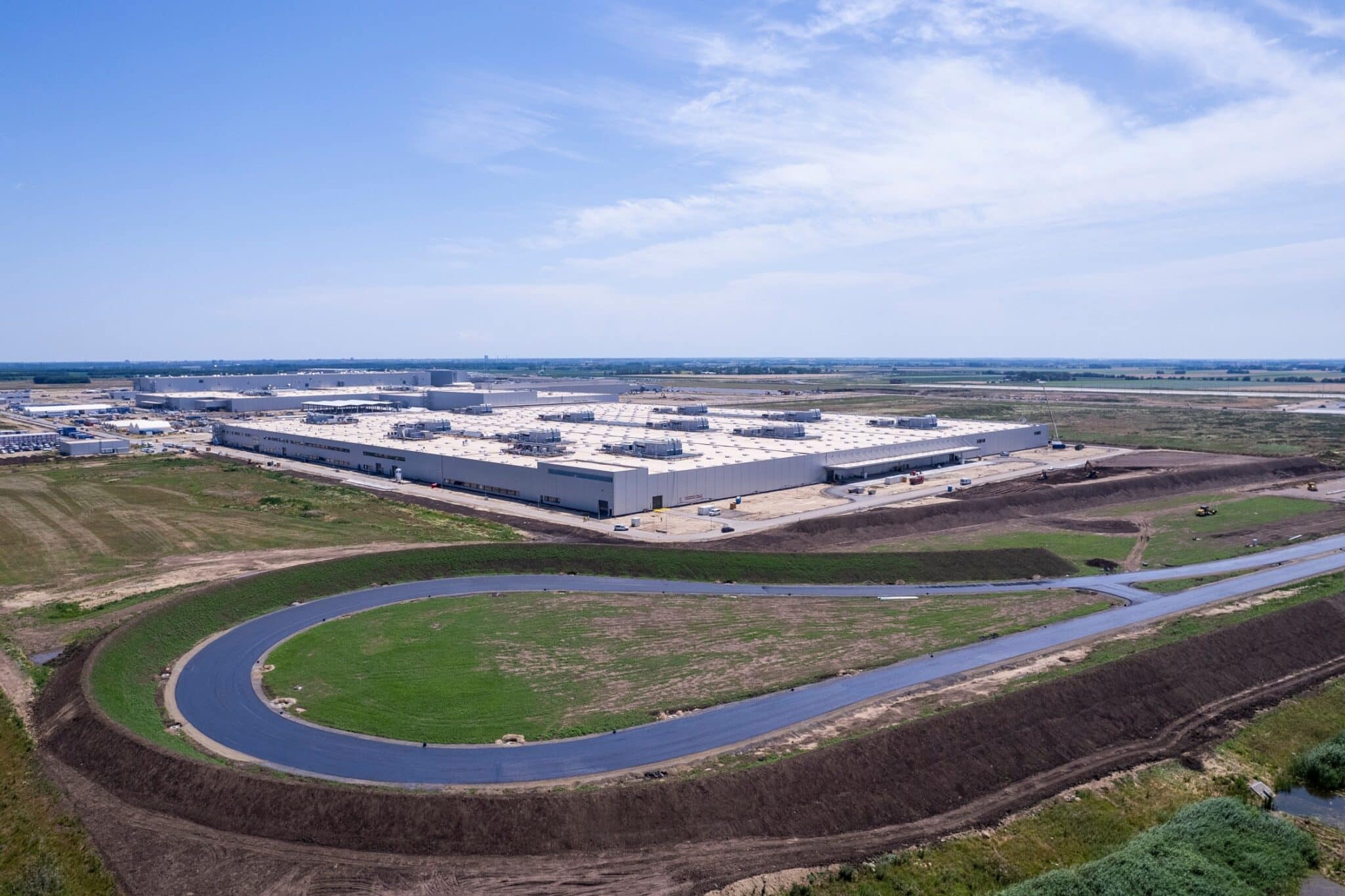 Think global – act local for local: Hier baut die BMW Group die Hochvoltbatterien der nächsten Generation | P90562881 lowRes debrecen hungary in scaled