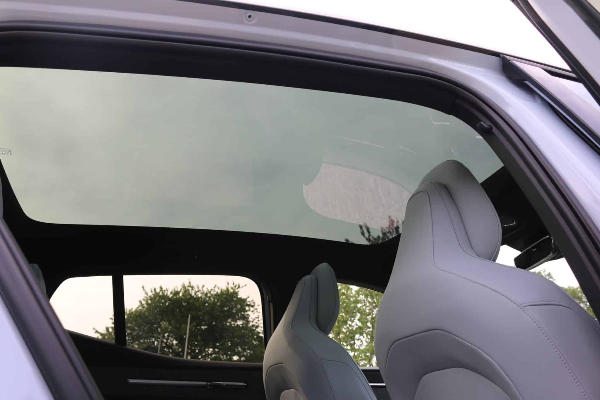 Testbericht Volvo EX30 | Panoramadach min scaled