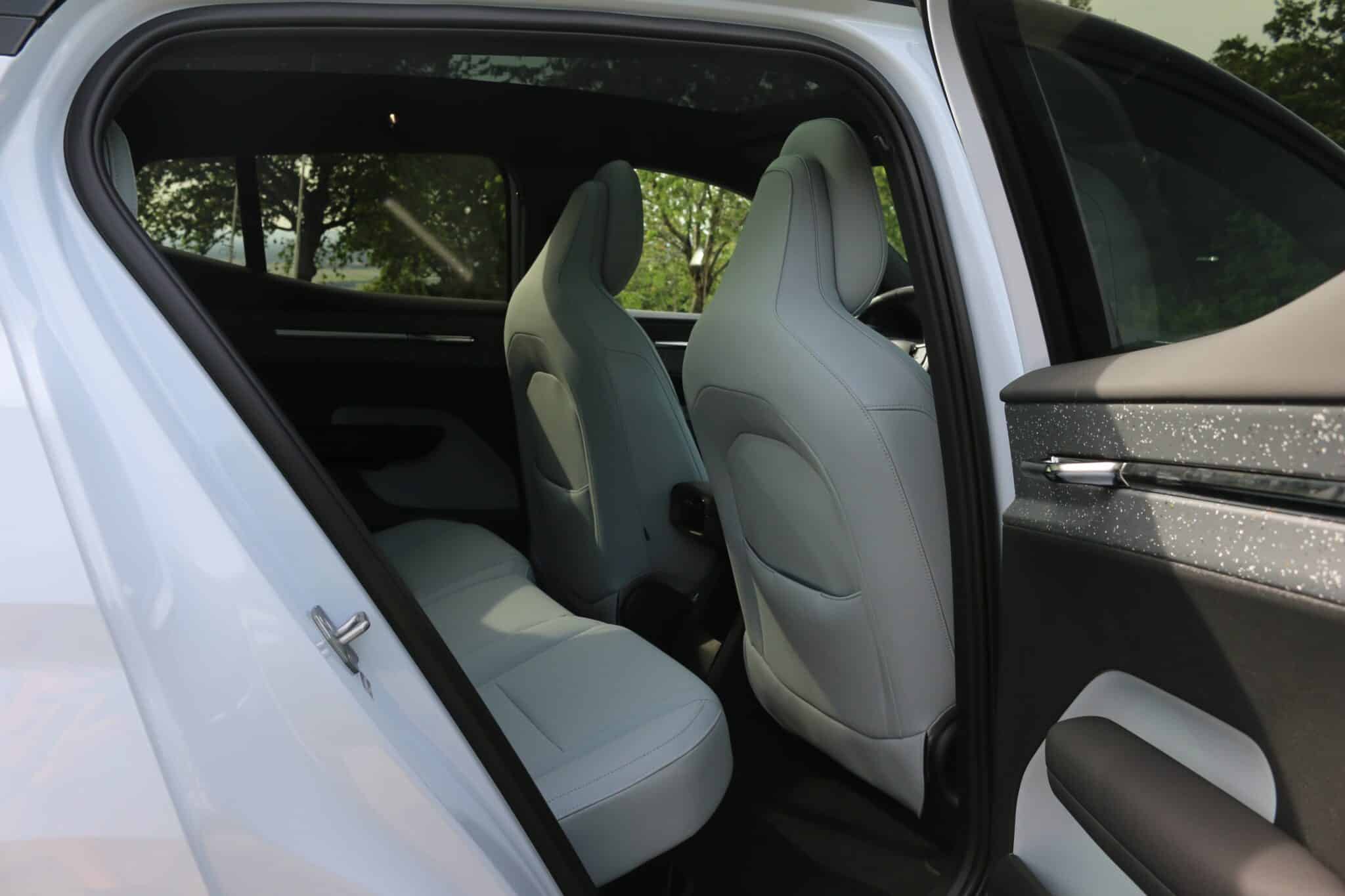 Testbericht Volvo EX30 | Rechts 2. Reihe min scaled
