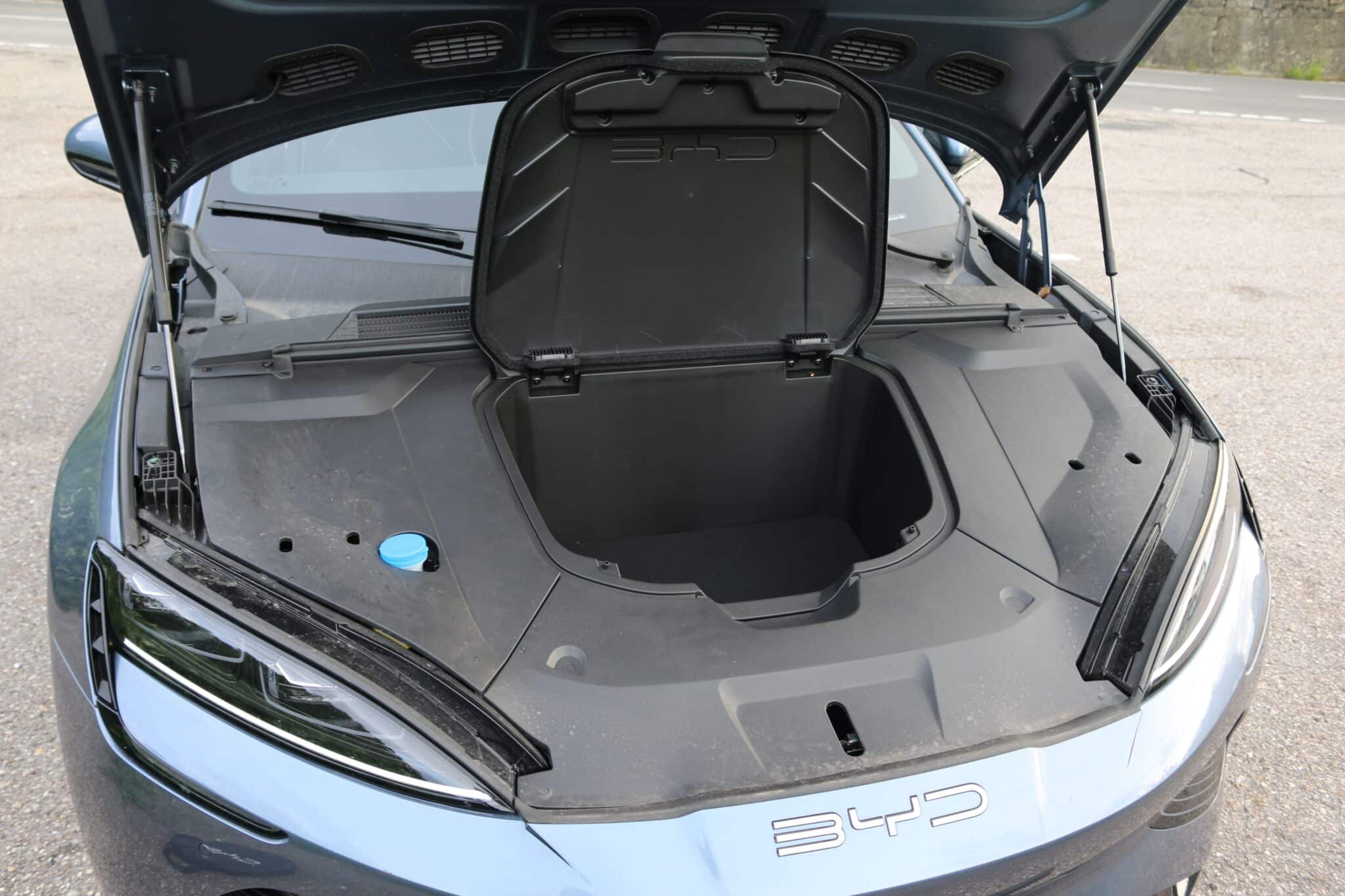 BYD Seal im Praxistest: Sportliches Design und innovative Technik mit kleinen Schwächen | Frunk min scaled