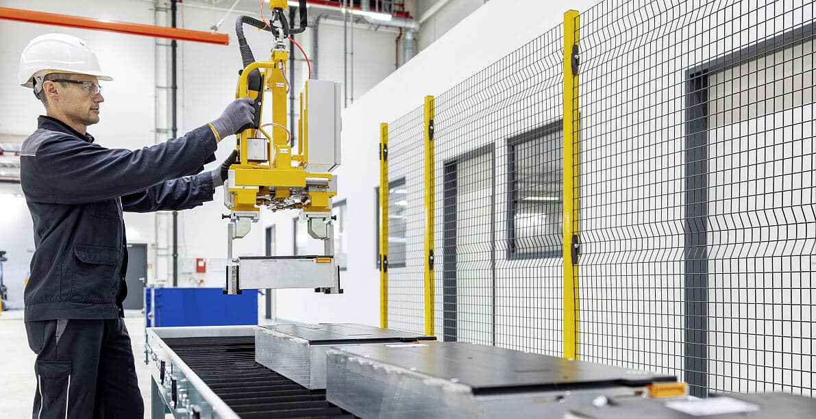 Mercedes-Benz schließt den Batterie-Kreislauf mit eigener Recyclingfabrik | Mercedes Benz schliesst den Batterie Kreislauf mit eigener Recyclingfabrik 1200x617 1