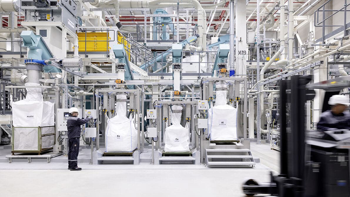 Mercedes-Benz schließt den Batterie-Kreislauf mit eigener Recyclingfabrik | Mercedes Benz schliesst den Batterie Kreislauf mit eigener Recyclingfabrik 1200x675 1 Mercedes-Benz schließt den Batterie-Kreislauf mit eigener Recyclingfabrik | Mercedes Benz schliesst den Batterie Kreislauf mit eigener Recyclingfabrik 1200x675 1