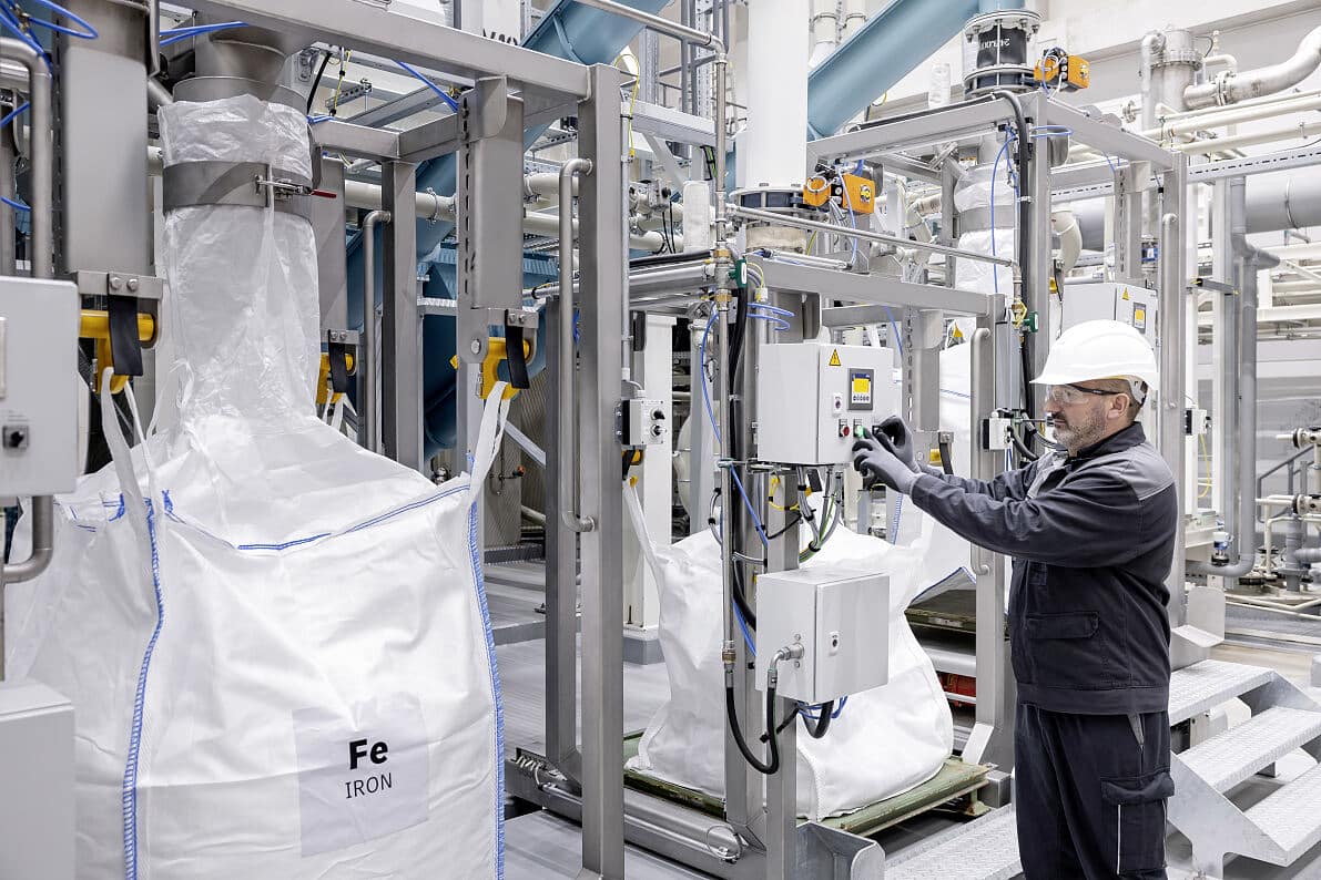 Mercedes-Benz schließt den Batterie-Kreislauf mit eigener Recyclingfabrik | Mercedes Benz schliesst den Batterie Kreislauf mit eigener Recyclingfabrik 1200x800 1