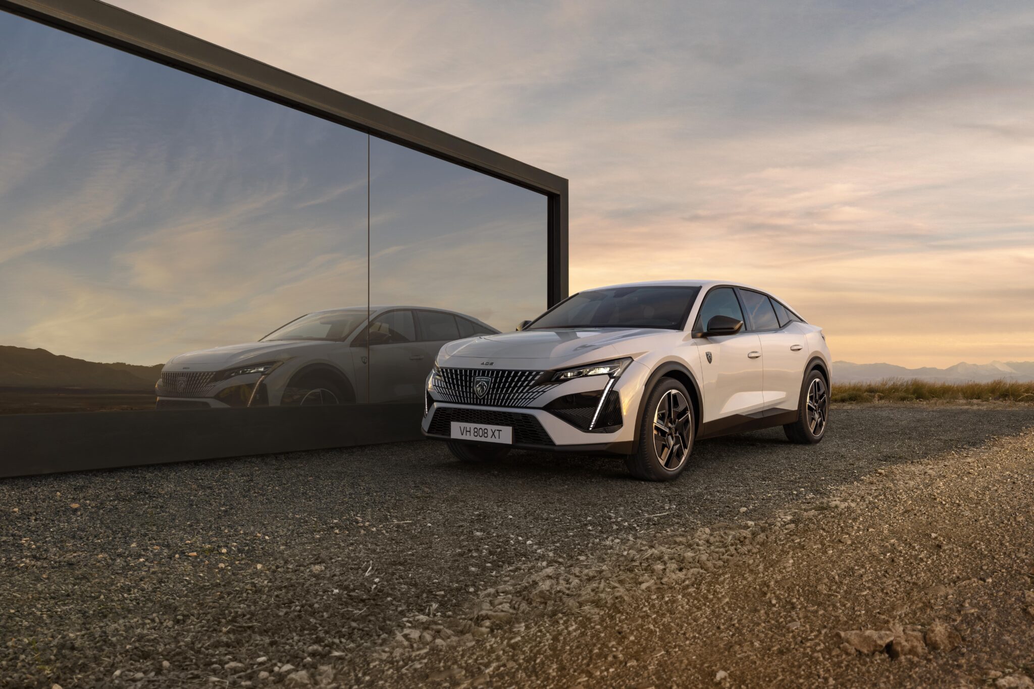 Neuer PEUGEOT E-408 | PEUGEOT E408 2405CV 102 FULL min scaled