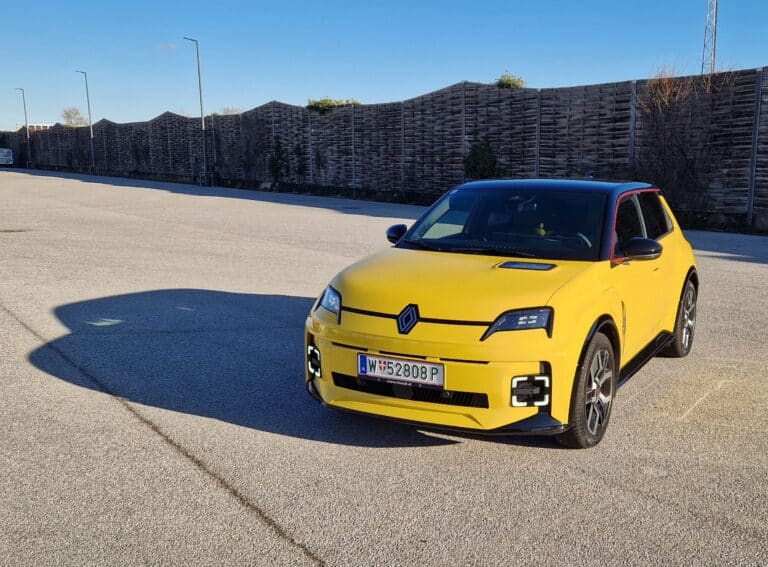 5 Tage mit dem Renault 5 E-Tech Electric | 20250110 100701 Vorne seitlich