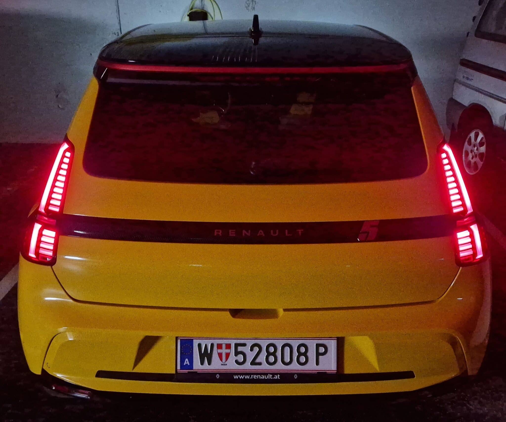 5 Tage mit dem Renault 5 E-Tech Electric | 20250113 091330 Lichter hinten scaled