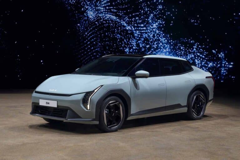 Kia komplettiert die EV-Kernpalette mit EV4 und dem Concept EV2 | Kia EV4 Limousine 01 LoRes