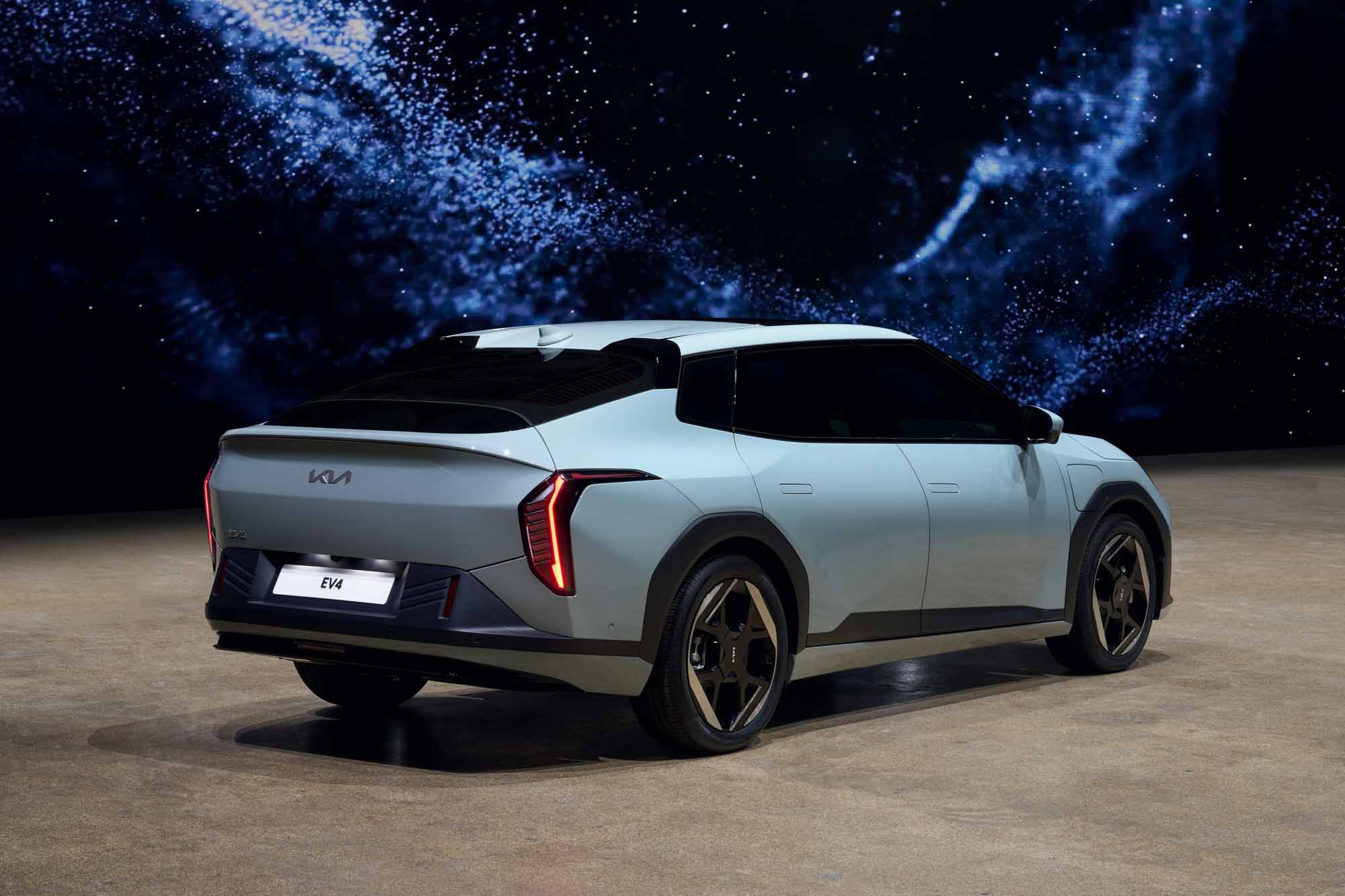 Kia komplettiert die EV-Kernpalette mit EV4 und dem Concept EV2 | Kia EV4 Limousine 02 LoRes