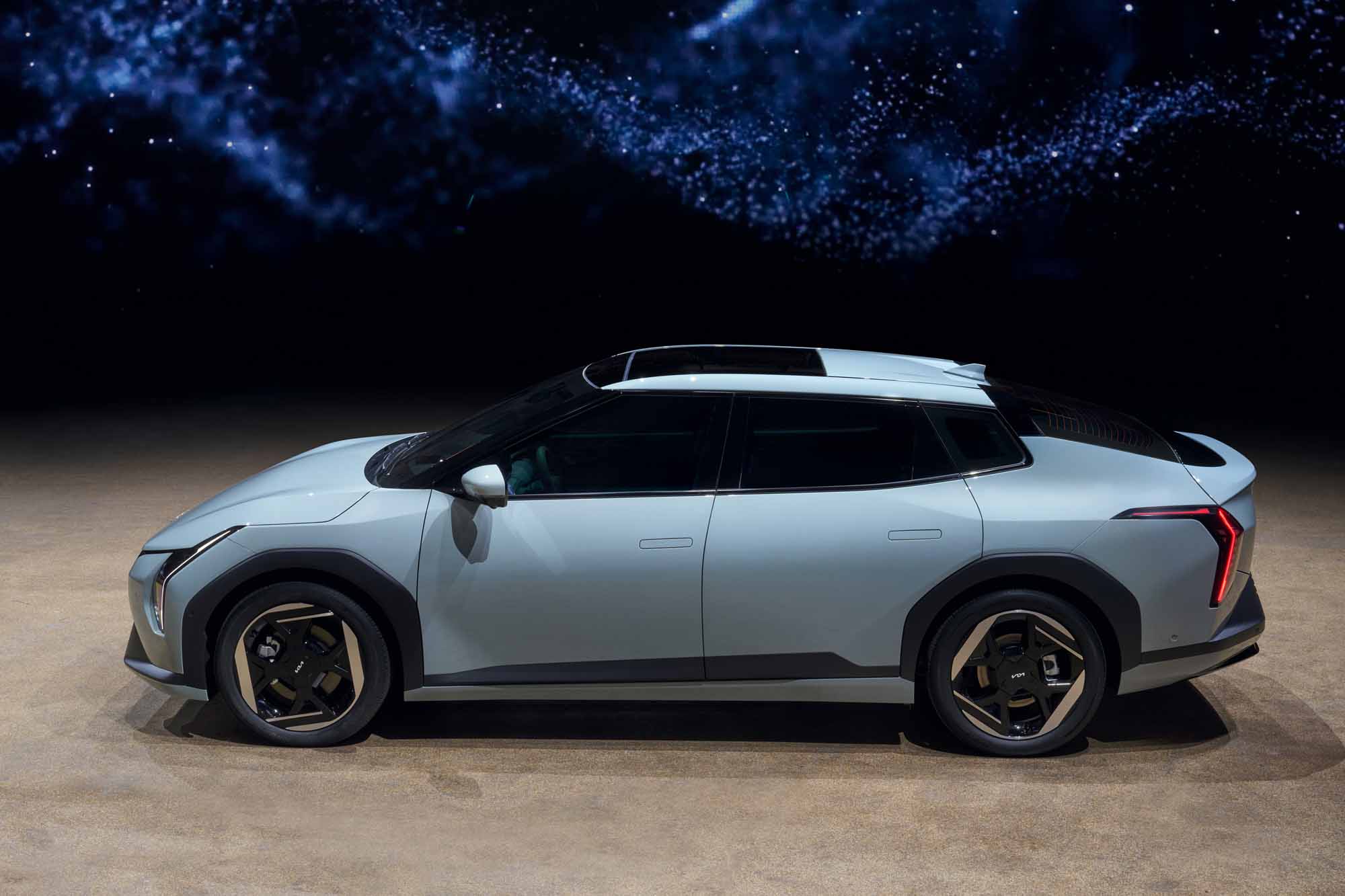 Kia komplettiert die EV-Kernpalette mit EV4 und dem Concept EV2 | Kia EV4 Limousine 03 LoRes