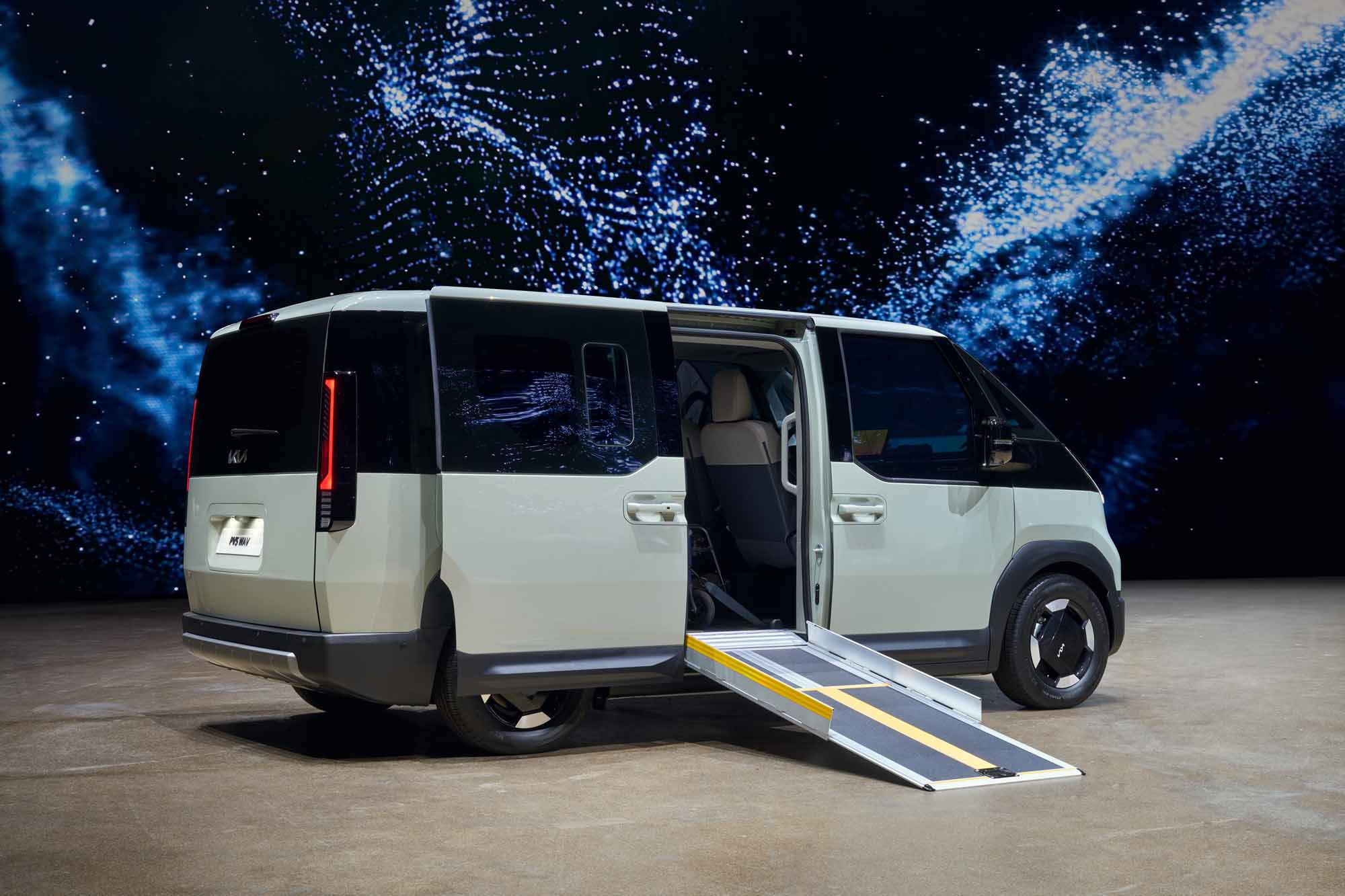 Kia PV5 mit flexiblem Design und innovativen Lösungen für neue Perspektiven in der Mobilität | Kia PV5 WAV 02 LoRes