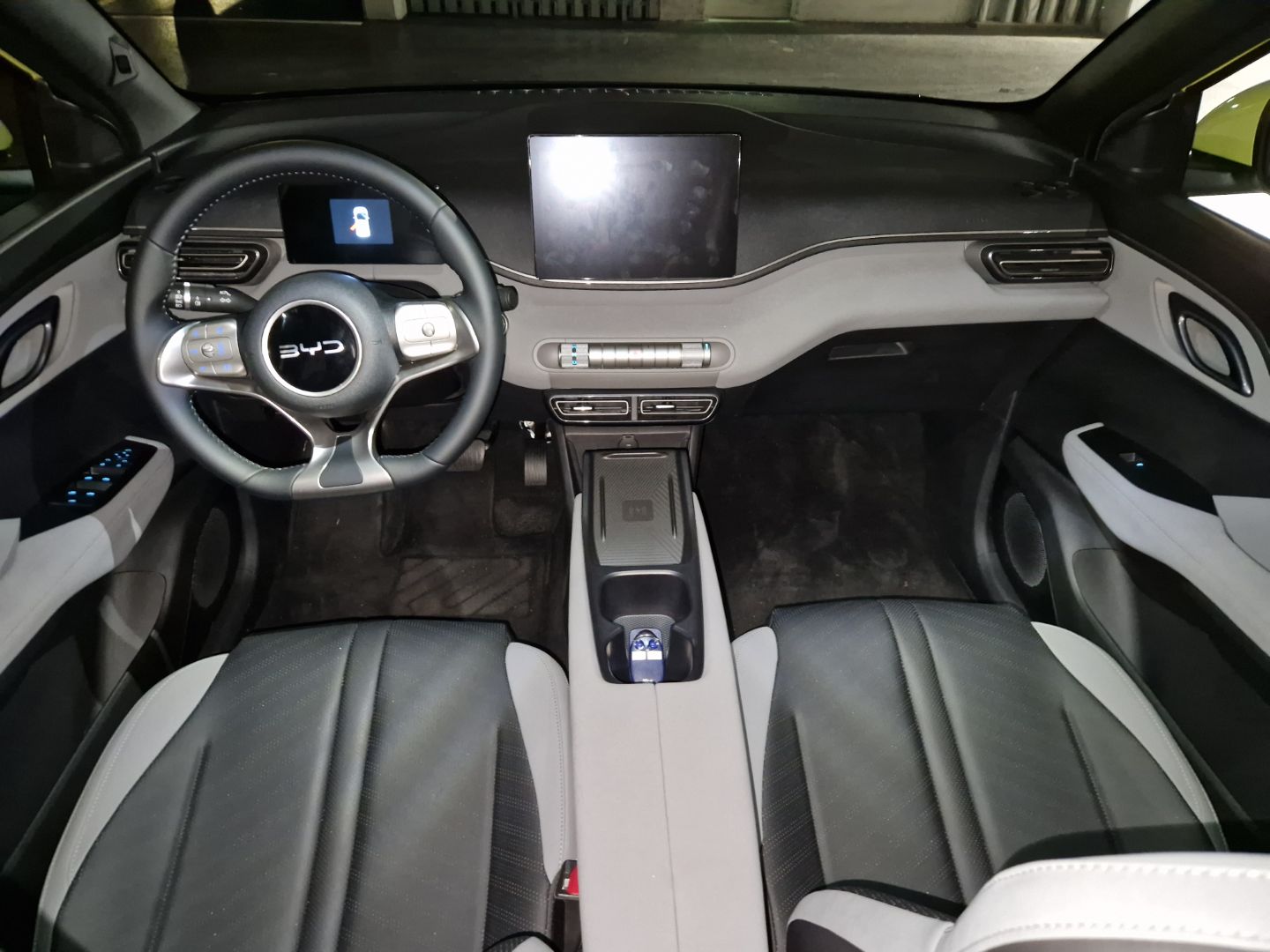 Praxistest: BYD Dolphin Surf – kleiner gelber Flitzer | 20250606 110613 Innenraum