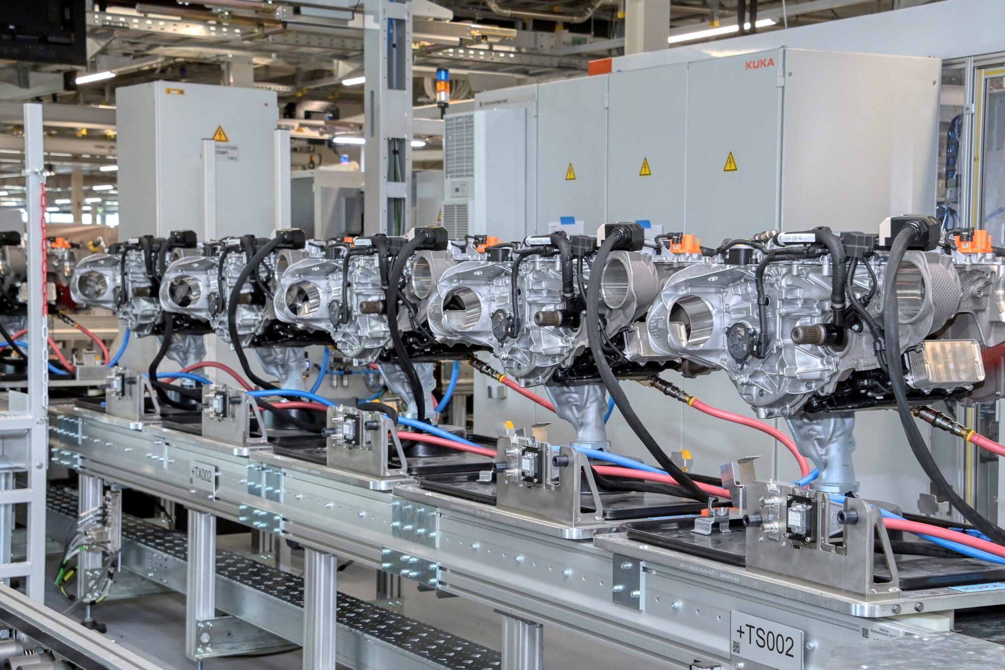 Steyr elektrisiert: BMW Group startet Serienproduktion des Elektro-Antriebs für die Neue Klasse | P90612115 highRes e engine production min scaled